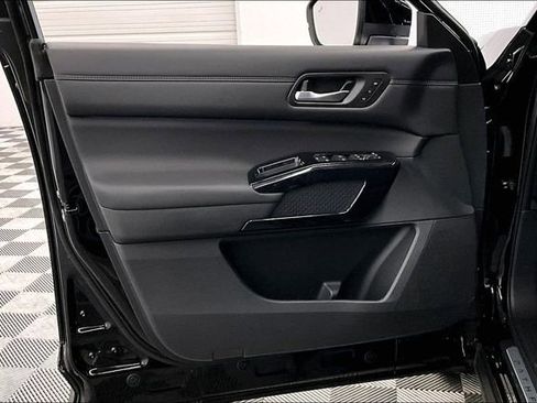 New 2026 Nissan Pathfinder Platinum image 31