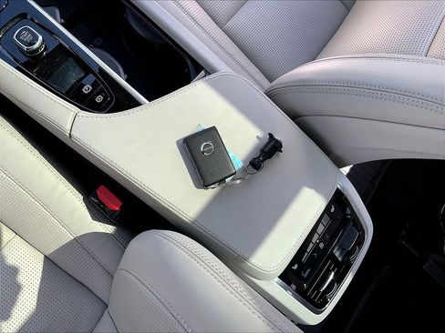 Used 2025 Volvo XC90 B6 Ultra w/ Protection Package Premier AWD/4WD image 37