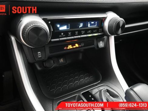 Used 2023 Toyota RAV4 LE AWD/4WD image 18
