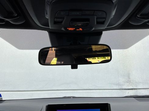 Used 2024 Toyota Corolla SE w/ SE Package image 17