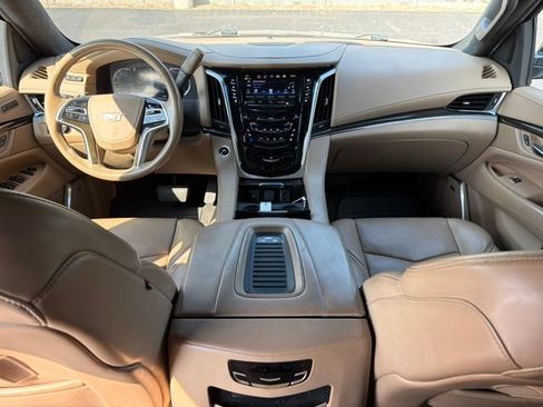 Used 2019 Cadillac Escalade ESV Platinum AWD/4WD image 13