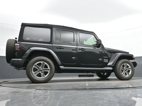 Used 2022 Jeep Wrangler Unlimited Sahara image 34