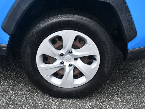 Used 2019 Toyota RAV4 LE FWD image 20