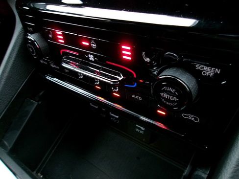 Certified 2024 Jeep Grand Cherokee Altitude image 24