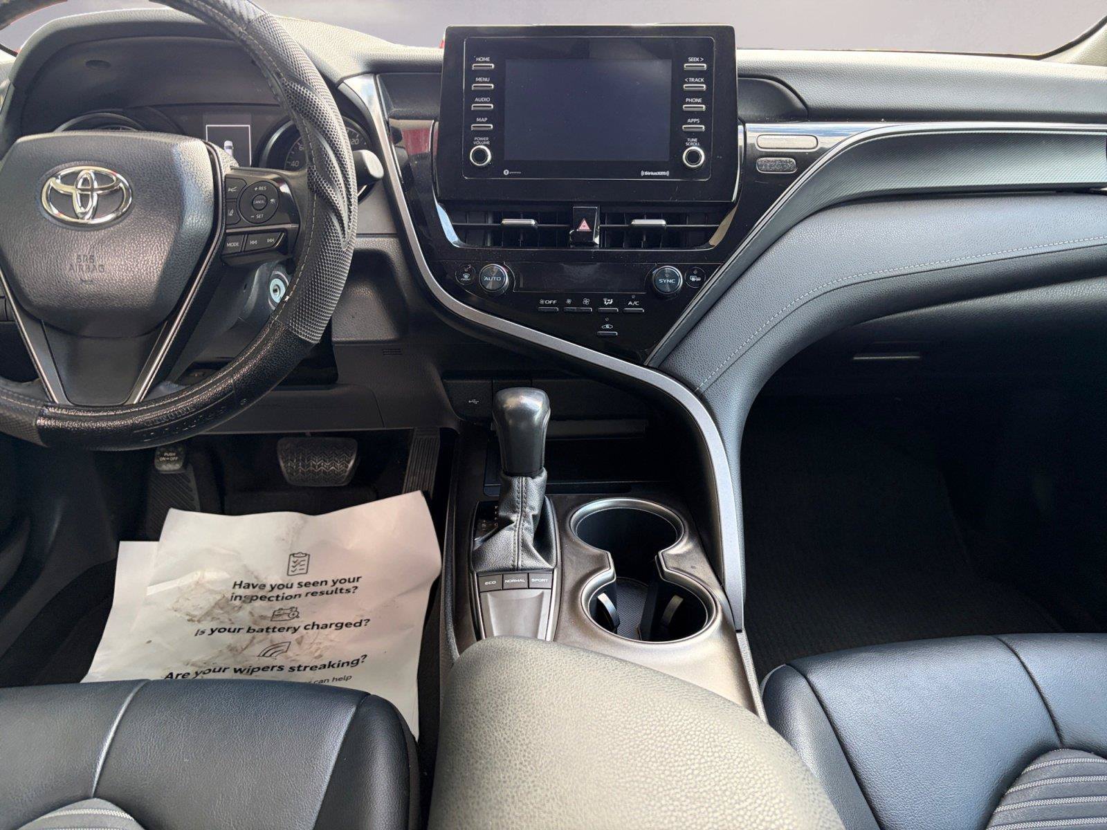 Used 2022 Toyota Camry SE FWD image 11