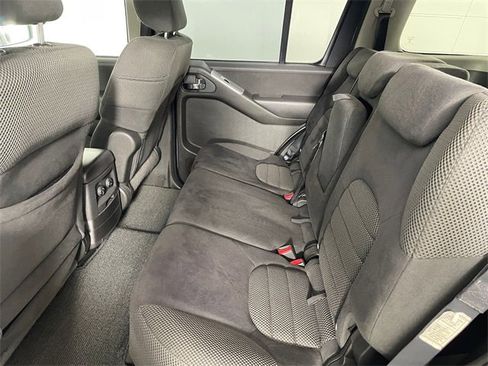 Used 2008 Nissan Pathfinder SE image 16