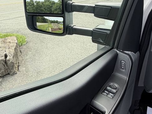 Used 2023 Ford F550 4x4 Regular Cab Super Duty image 42