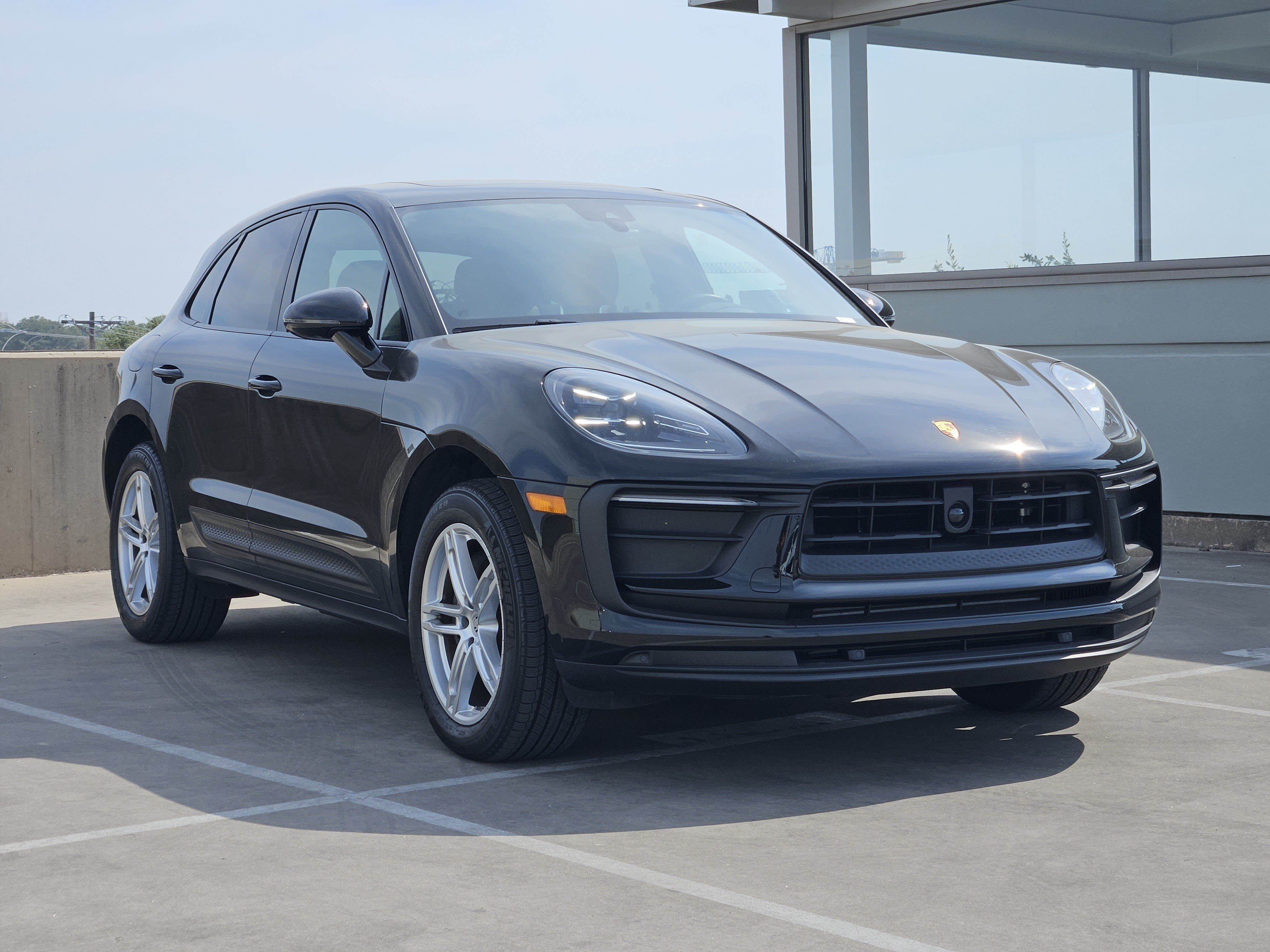 Certified 2026 Porsche Macan AWD/4WD image 10