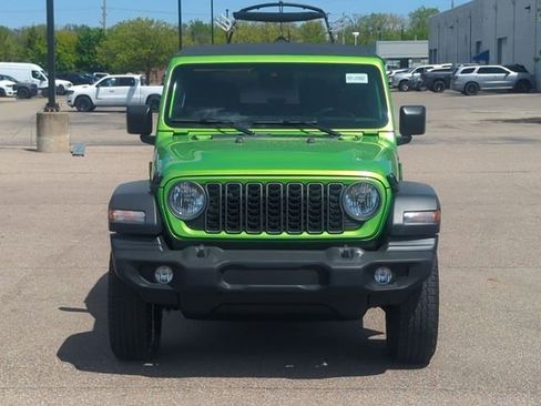 Used 2025 Jeep Wrangler Sport AWD/4WD image 8