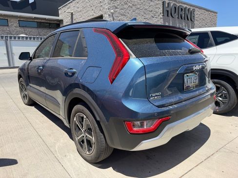 Certified 2023 Kia Niro EX FWD image 4