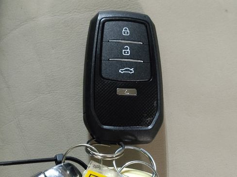 Used 2018 Lincoln MKC Select w/ Select Plus Package FWD image 32
