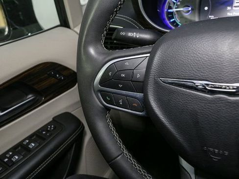 Used 2023 Chrysler Pacifica Limited image 35