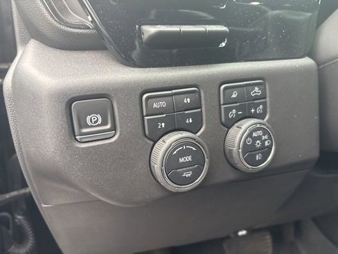 Used 2025 Chevrolet Silverado 1500 ZR2 w/ Technology Package image 35
