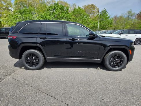 New 2026 Jeep Grand Cherokee Altitude AWD/4WD image 3