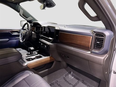 Used 2024 Chevrolet Silverado 1500 High Country w/ Technology Package image 30