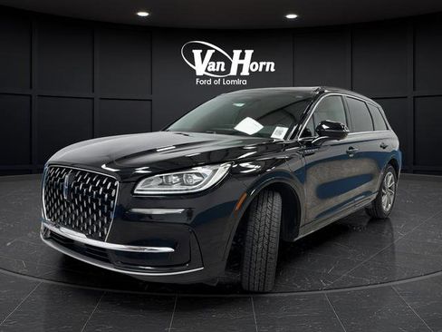 Used 2025 Lincoln Corsair Grand Touring w/ Equipment Group 301A AWD/4WD image 3