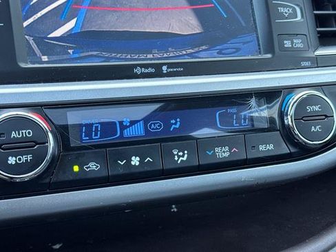 Used 2015 Toyota Highlander XLE AWD/4WD image 24