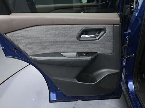 Used 2023 Nissan Rogue SV image 26