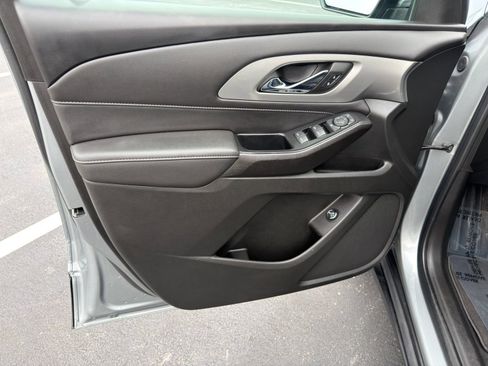 Used 2023 Chevrolet Traverse LT FWD image 11