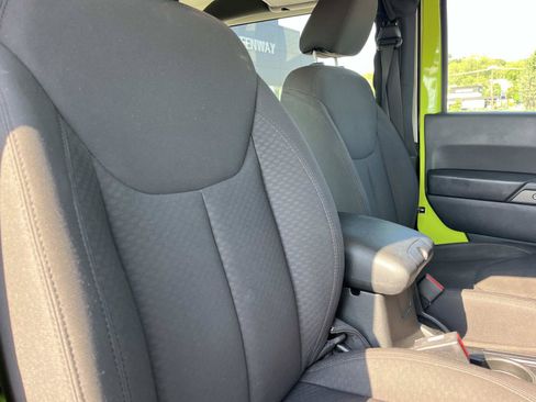 Used 2017 Jeep Wrangler Sport w/ Quick Order Package 24S AWD/4WD image 17