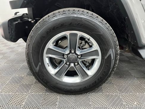 Used 2018 Jeep Wrangler Unlimited Sahara image 17