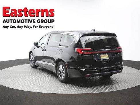 Used 2023 Chrysler Pacifica Touring-L FWD image 67