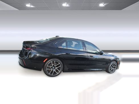 New 2026 BMW 750e xDrive image 35