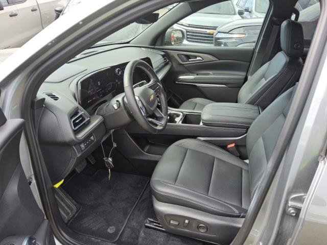 Used 2026 Chevrolet Traverse LT w/ Driver Confidence Package AWD/4WD image 2