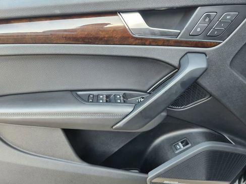 Used 2019 Audi Q5 Prestige w/ Prestige Package image 21