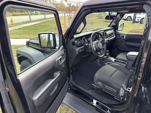 Used 2022 Jeep Wrangler Unlimited Sport image 18