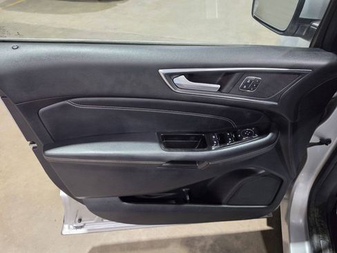 Used 2018 Ford Edge Titanium w/ Equipment Group 301A FWD image 23