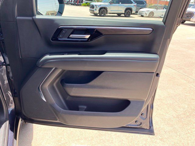 Used 2025 Chevrolet Tahoe Z71 AWD/4WD image 21
