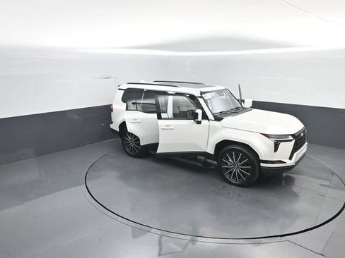 Used 2025 Lexus GX 550 w/ Accessory Package (2T) AWD/4WD image 27