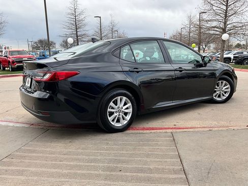 Used 2025 Toyota Camry LE image 6