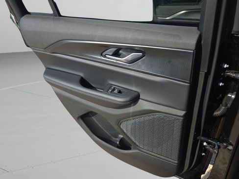 New 2025 Jeep Grand Cherokee Altitude RWD image 17