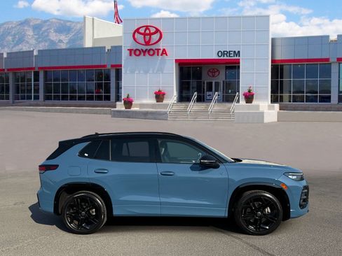 Used 2025 Volkswagen Tiguan SE R-Line AWD/4WD image 3