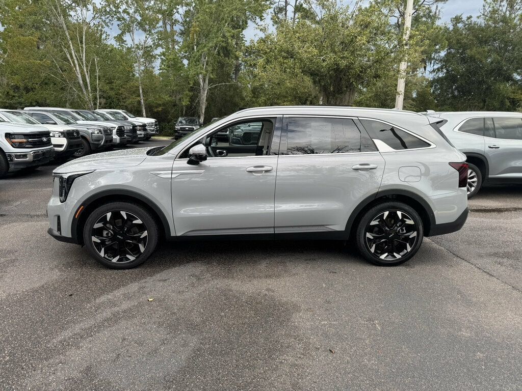 Used 2025 Kia Sorento SX FWD image 2