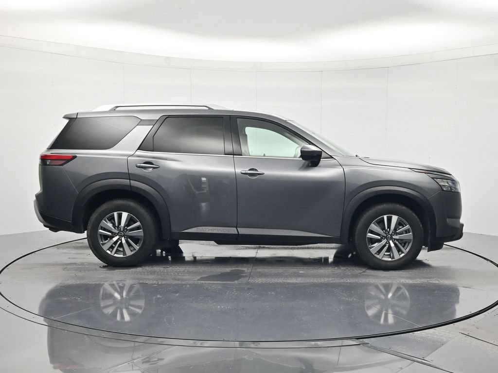 Used 2025 Nissan Pathfinder SL AWD/4WD image 4