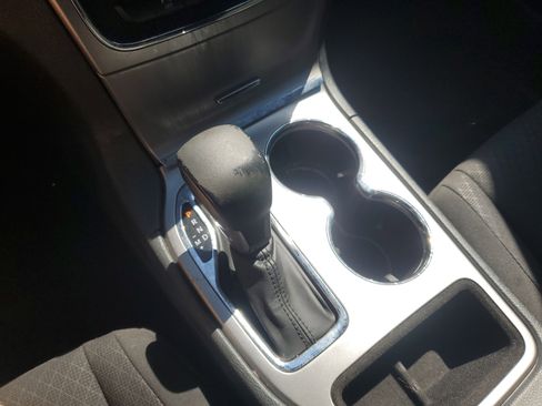 Used 2018 Jeep Grand Cherokee Laredo image 21