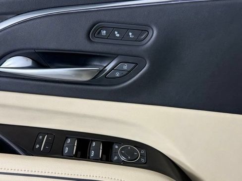 Used 2023 Cadillac Escalade Premium Luxury AWD/4WD image 15