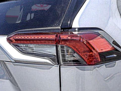 Used 2023 Toyota RAV4 LE AWD/4WD image 5