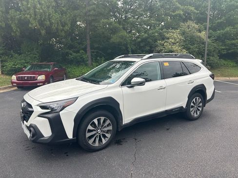 Certified 2025 Subaru Outback Touring AWD/4WD image 9