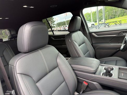 Used 2026 GMC Acadia Elevation w/ Elevation Premium Package FWD image 11