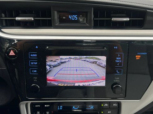 Used 2018 Toyota Corolla LE w/ Body Protection Package FWD image 12