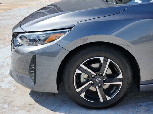 Used 2025 Nissan Sentra SV FWD image 9
