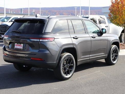 New 2025 Jeep Grand Cherokee Altitude AWD/4WD image 5