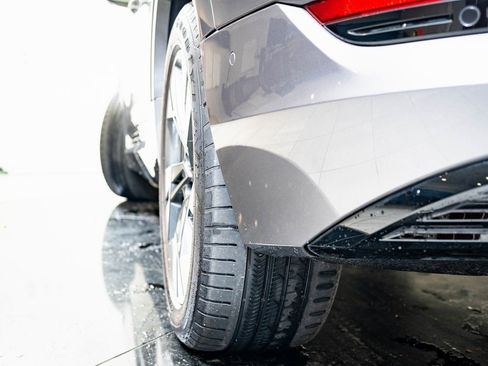 Used 2022 Audi e-tron Premium w/ Convenience Plus Package image 41