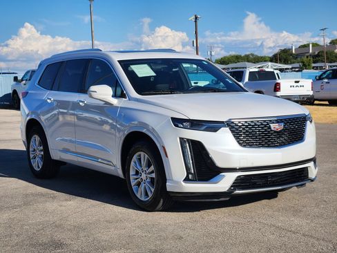 Certified 2023 Cadillac XT6 Luxury FWD image 3