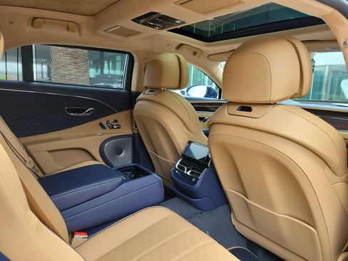 Used 2025 Bentley Flying Spur Plug-In Hybrid AWD/4WD image 33