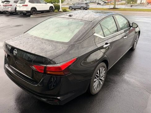 Used 2025 Nissan Altima 2.5 SV FWD image 12